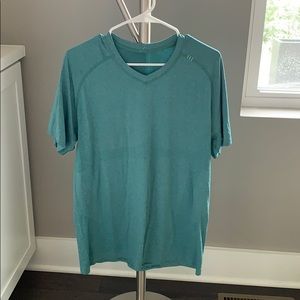 Men’s LuLulemon Short Sleeve Shirt